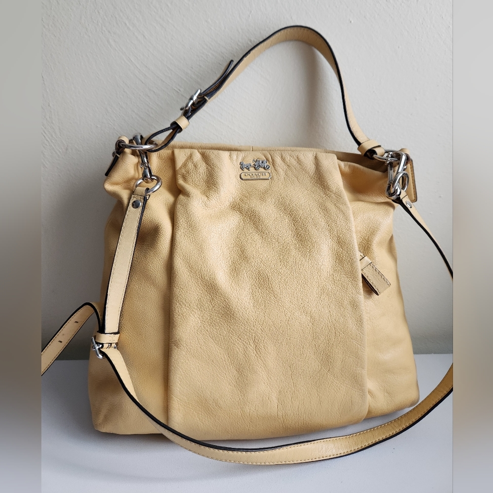 Beautiful COACH Madison Isabel Leather Shoulder Bag Zipper Front Pale Yellow